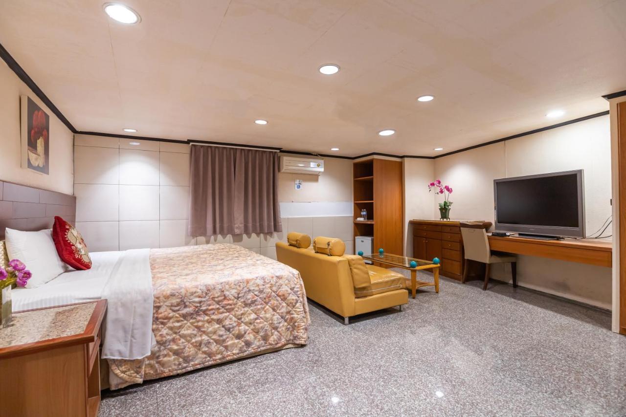 Yi Pin Business Hotel Taoyuan Buitenkant foto