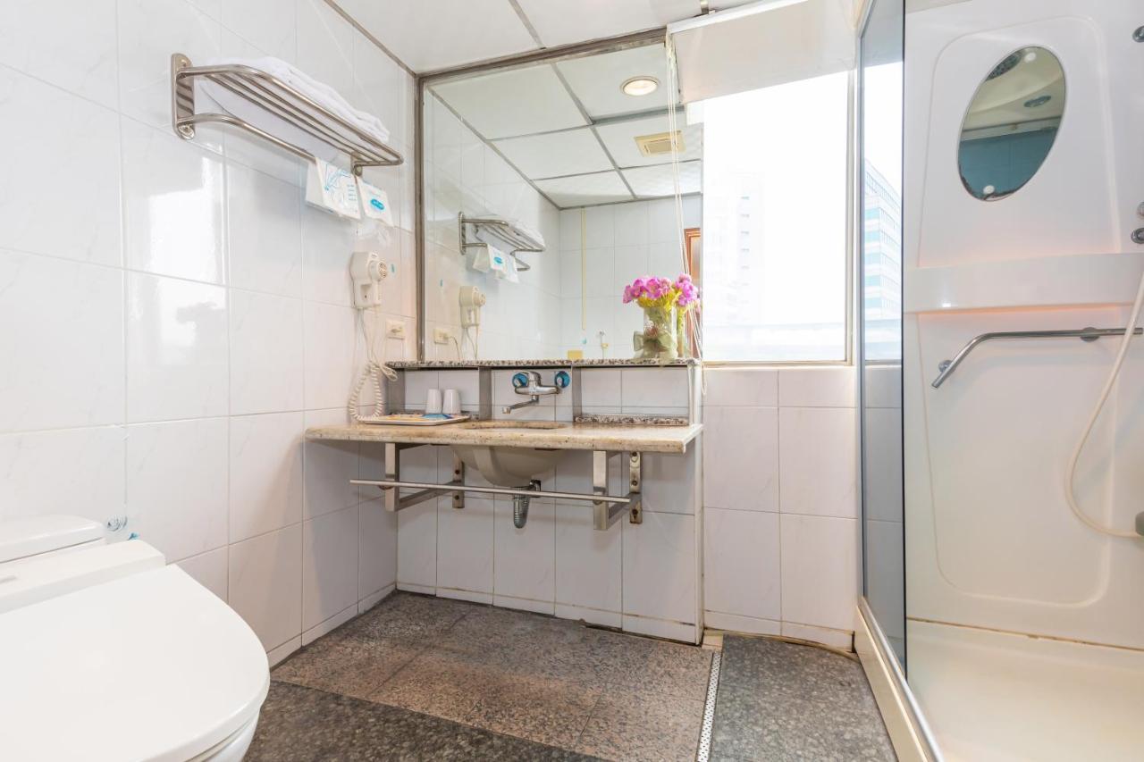 Yi Pin Business Hotel Taoyuan Buitenkant foto