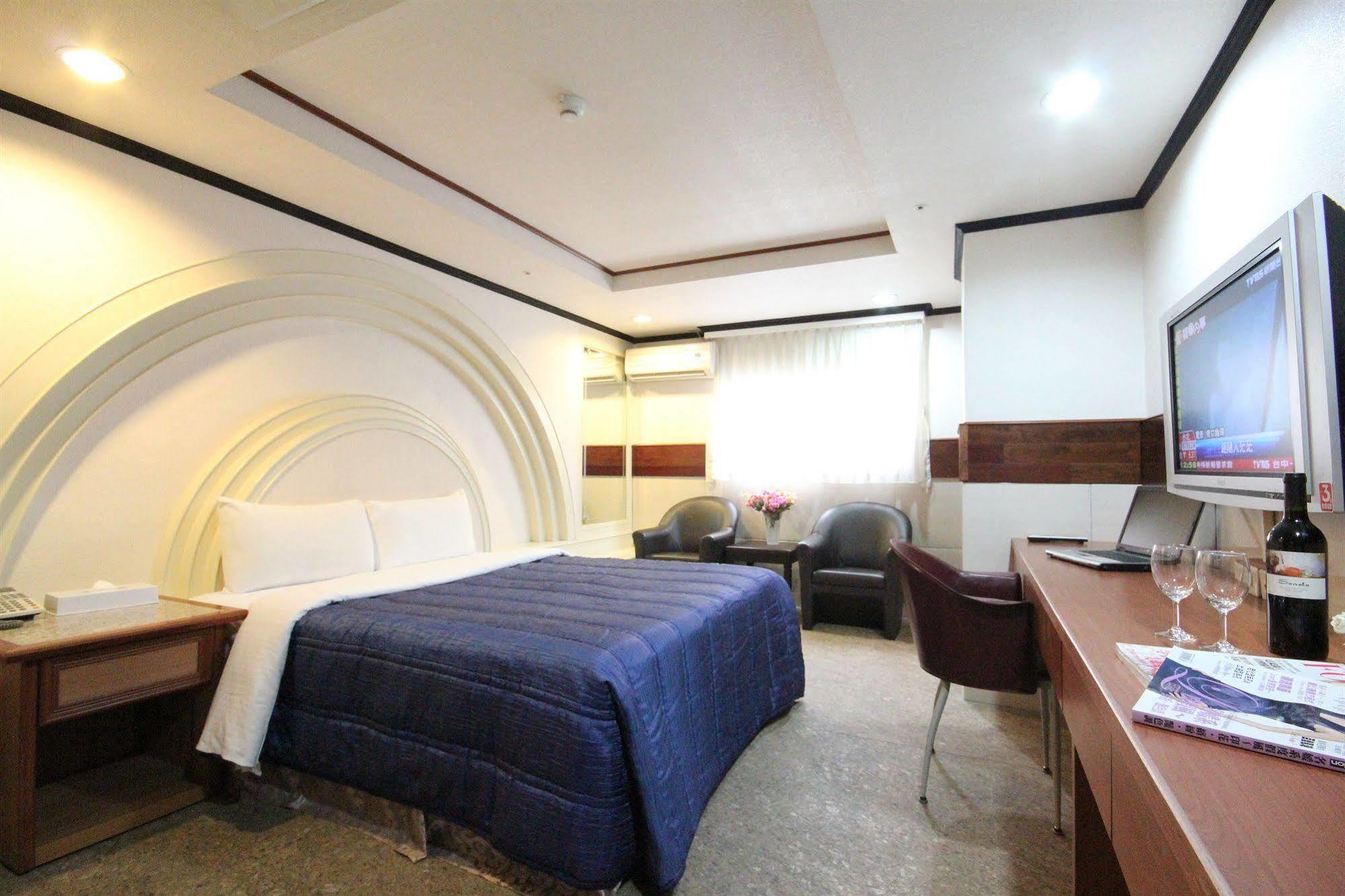 Yi Pin Business Hotel Taoyuan Buitenkant foto